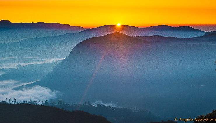 Climbing Adams Peak in Sri Lanka: Sunrise from the top of the mountain